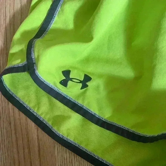 Under Armour work out shorts - Picture 3 of 4